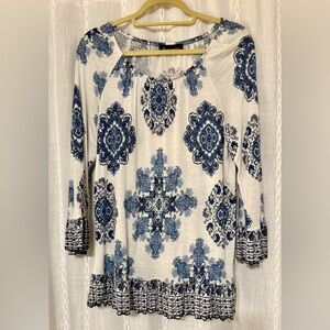 I.N.C. International Concepts white & blue medallion print 3/4 sleeves..